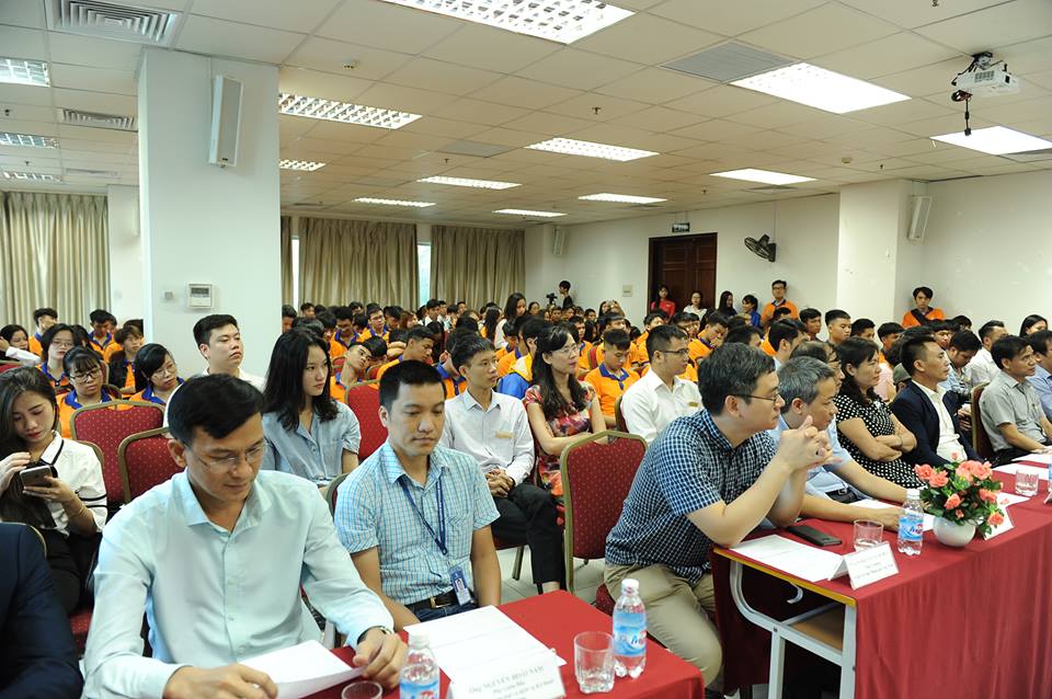 Tham dự buổi lễ khai giảng có sự góp mặt đông đảo của các khách mời, giảng viên sinh viên học viên IT Plus