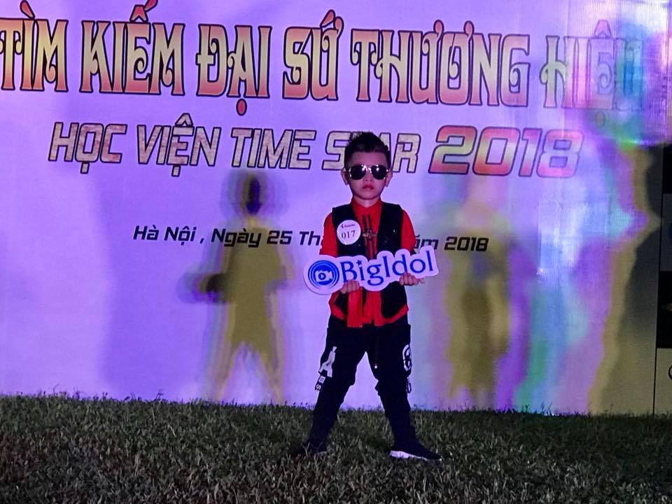 Thí sinh nam nhỏ tuổi tại cuộc thi.