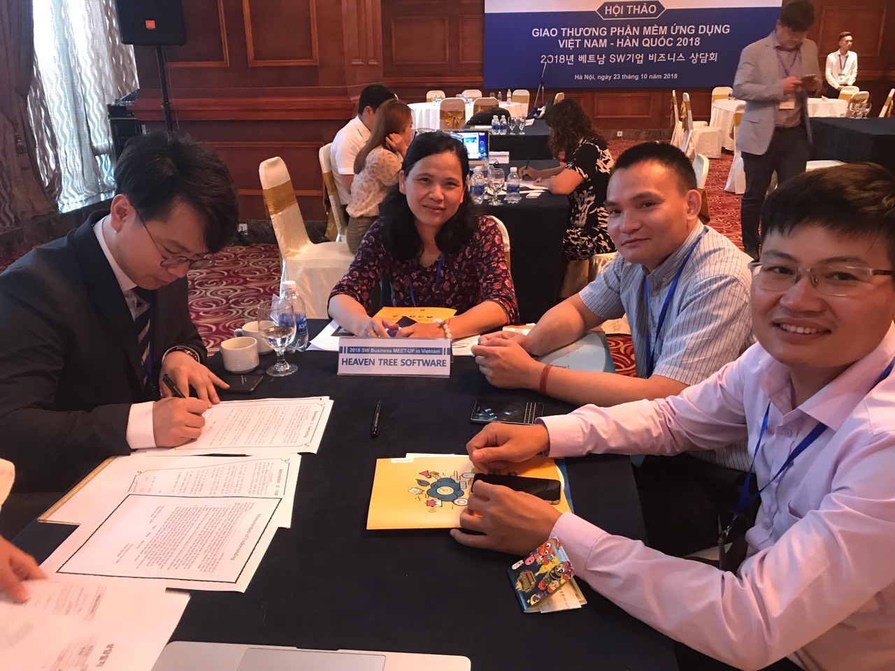 Cuộc trao đổi đã diễn ra tốt đẹp.